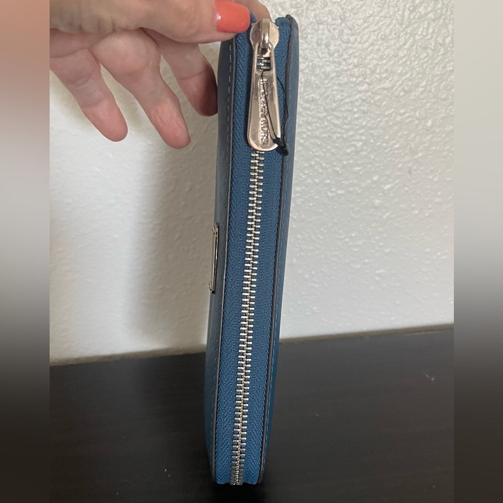 Michael Kors -Blue Leather Wallet large capacity will hold a phone! - Picture 12 of 13